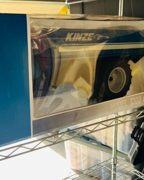 1/16 Kinze Model 1300 Grain Cart w/ Flotation Tires NIB