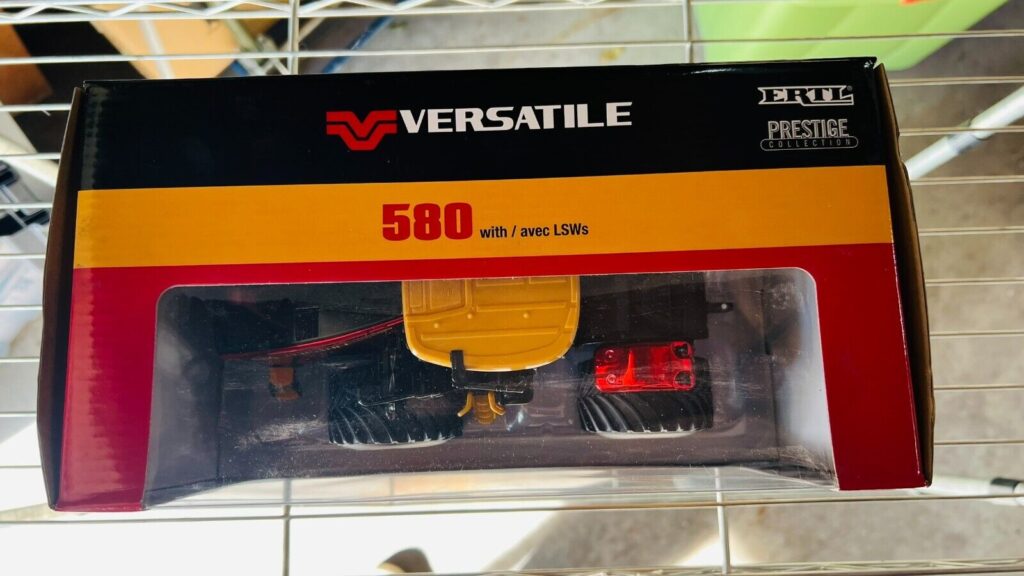 1/32 Versatile Red Chrome Chaser; 580 Tractor With LSW Float Tires RARE - Image 3