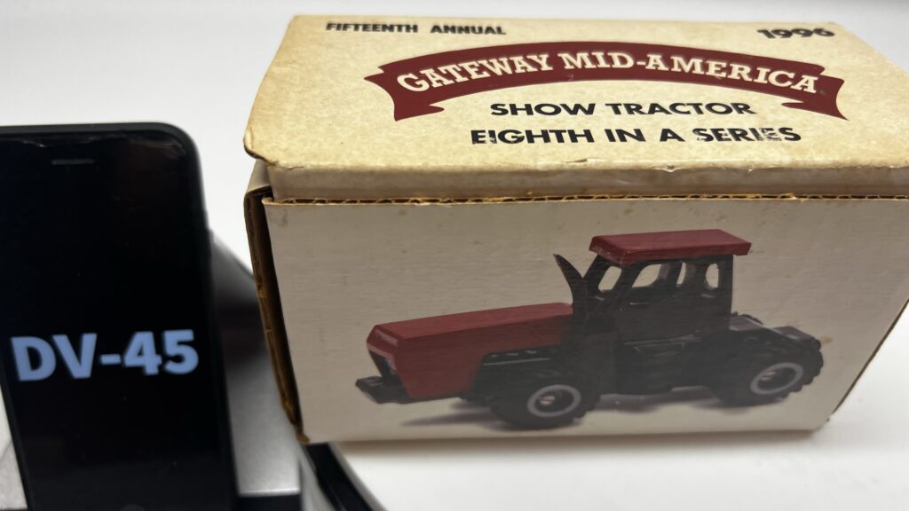 1/64 CASE INTERNATIONAL 4994 ST LOUIS TOY SHOW TRACTOR - Image 7