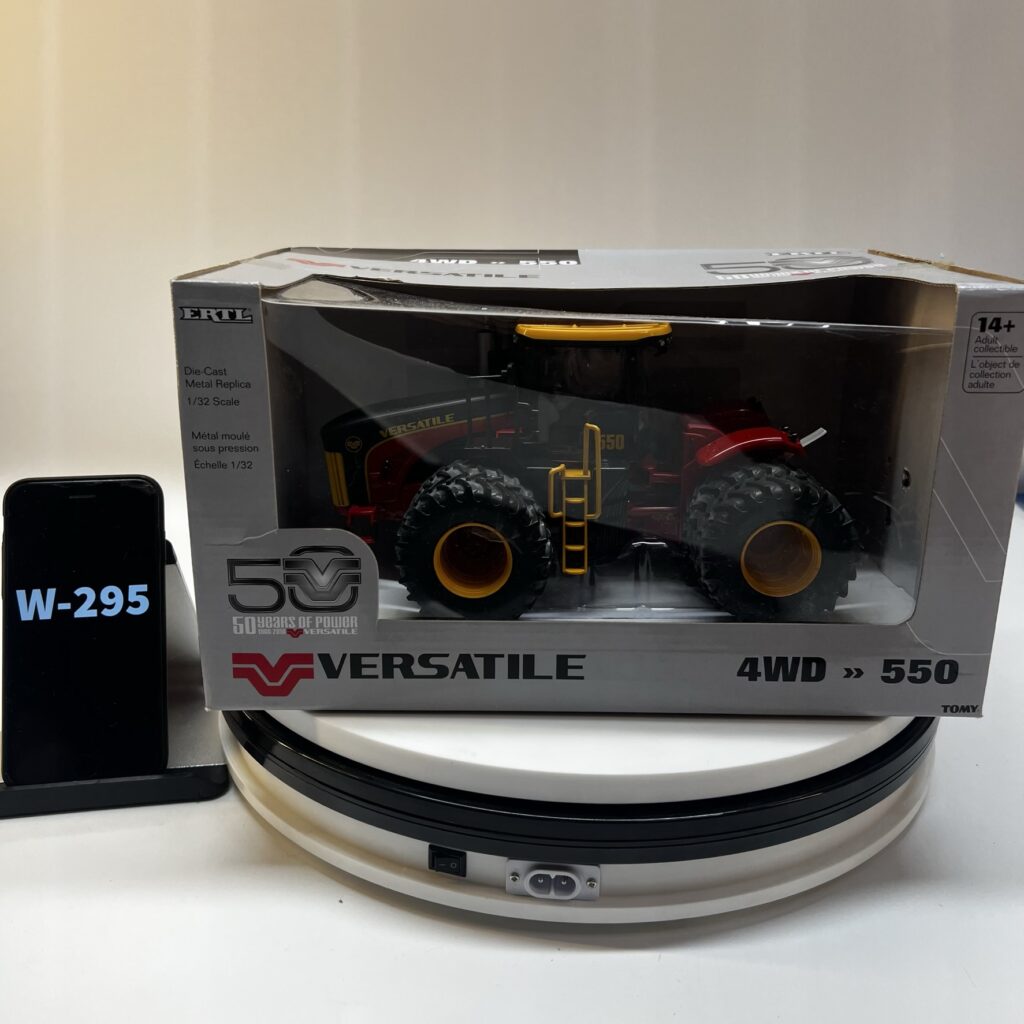 Versatile 550 - 4WD '50 years of Power' 1996-2016 NIB (for display)