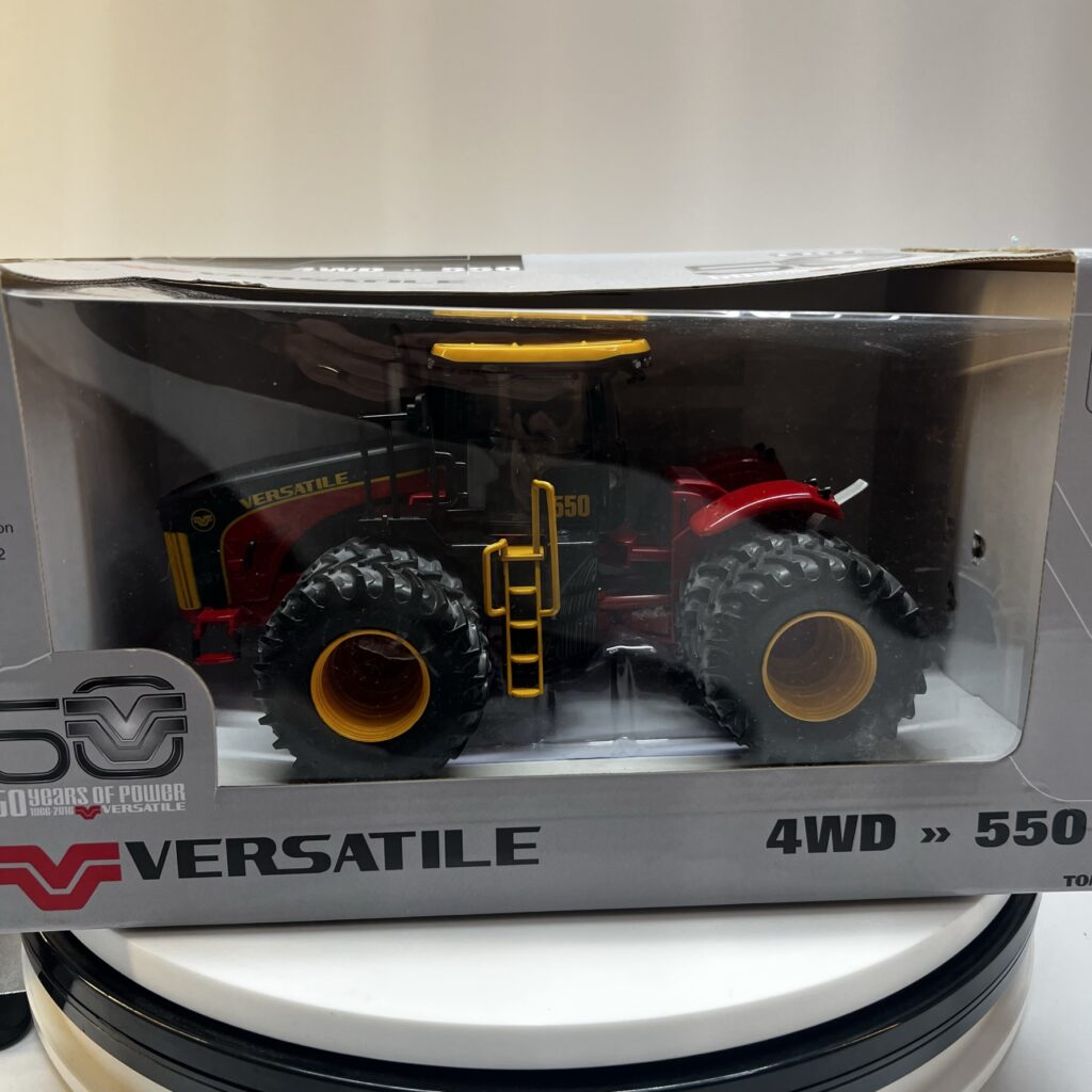 Versatile 550 - 4WD '50 years of Power' 1996-2016 NIB (for display) - Image 4