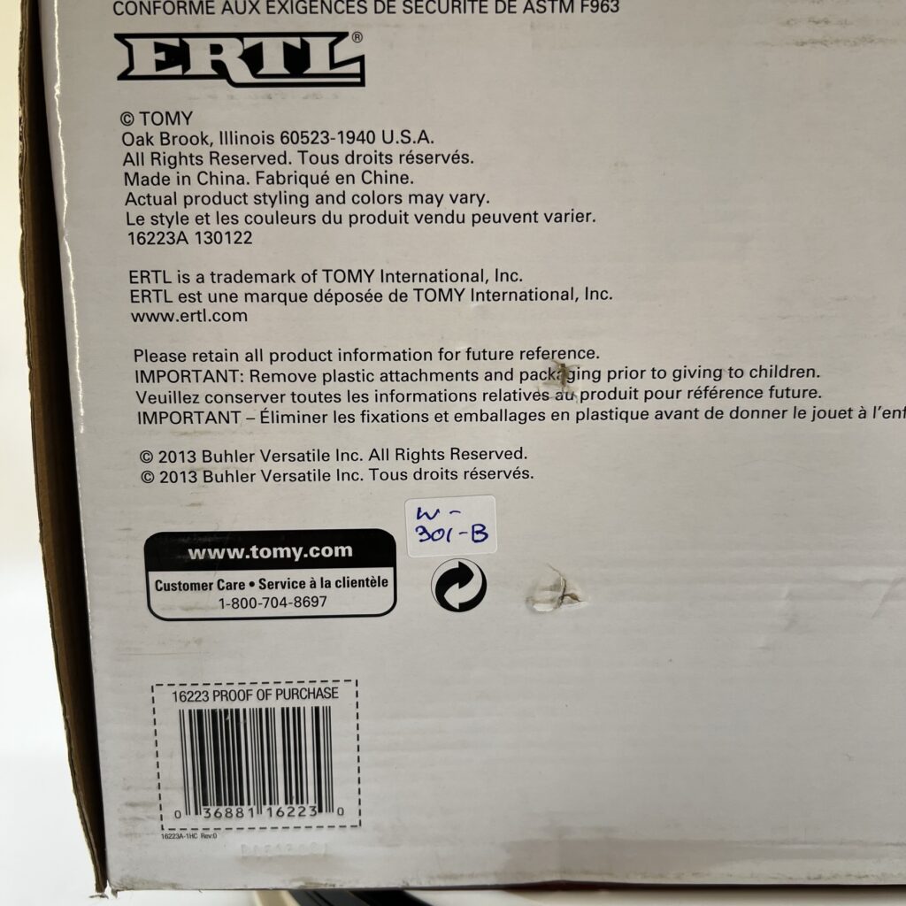 Versatile 550 4WD Tractor NIB for display - 2013 Introduction Edition NIB - Image 5
