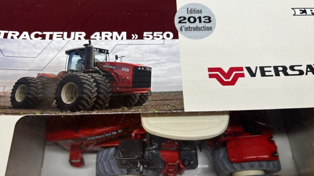 Versatile 550 4WD Tractor NIB for display - 2013 Introduction Edition NIB - Image 4