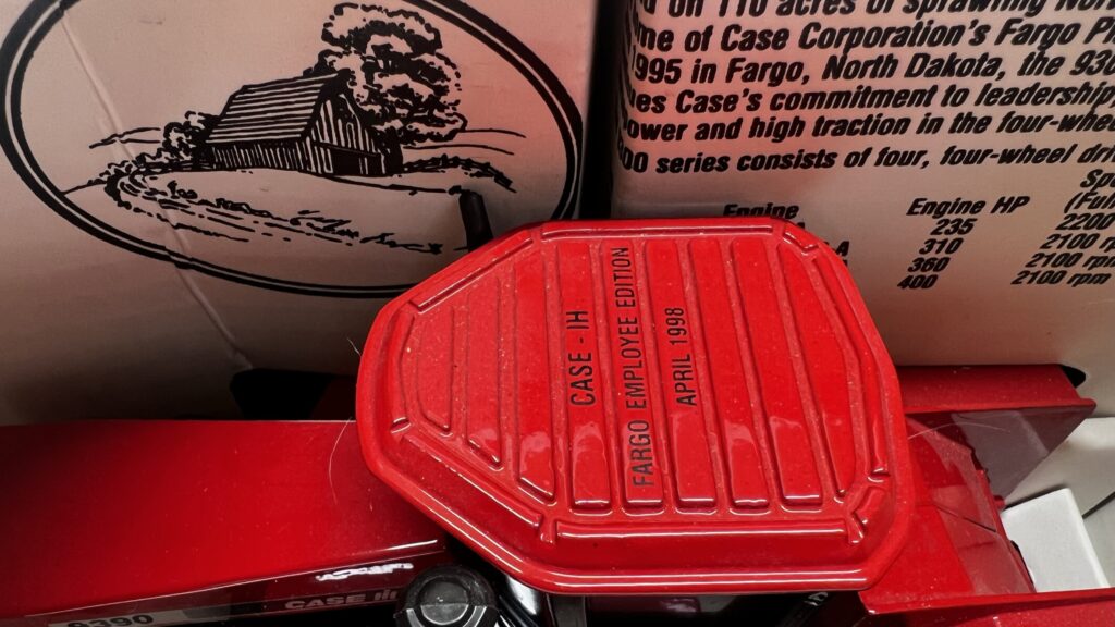 Case IH 9390 - NIB for display - Special Fargo Employee April 1998 - Image 7