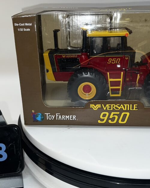 Versatile 950 Toy Farmer
