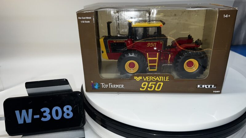 Versatile 950 Toy Farmer