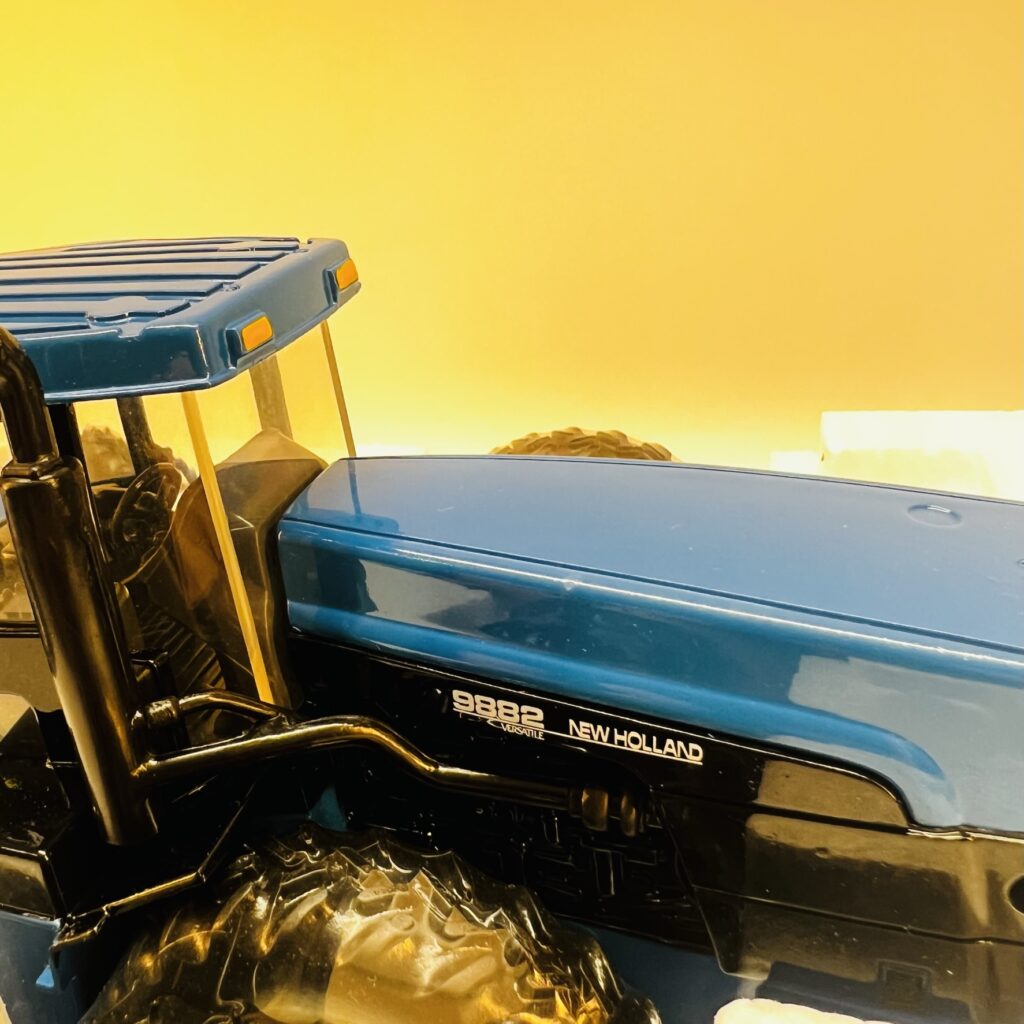 New Holland 9882 Verstile 4WD, Collectors Edition, Ertl Collectables8 2 Series Versatile, triples, - Image 5