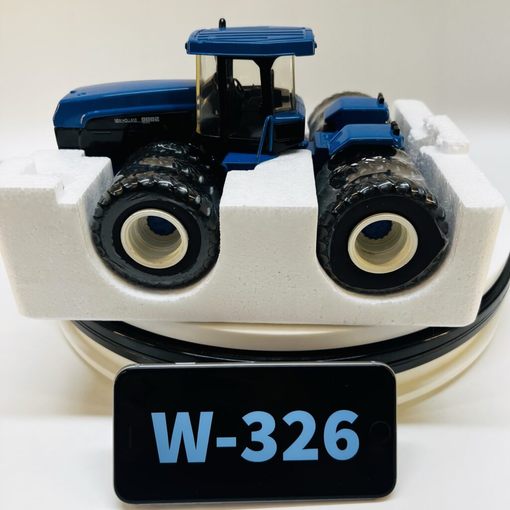 New Holland 9882 Verstile 4WD, Collectors Edition, Ertl Collectables8 2 Series Versatile, triples,