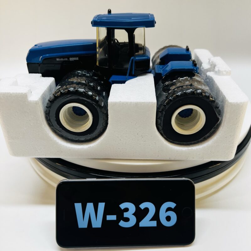 New Holland 9882 Verstile 4WD, Collectors Edition, Ertl Collectables8 2 Series Versatile, triples,
