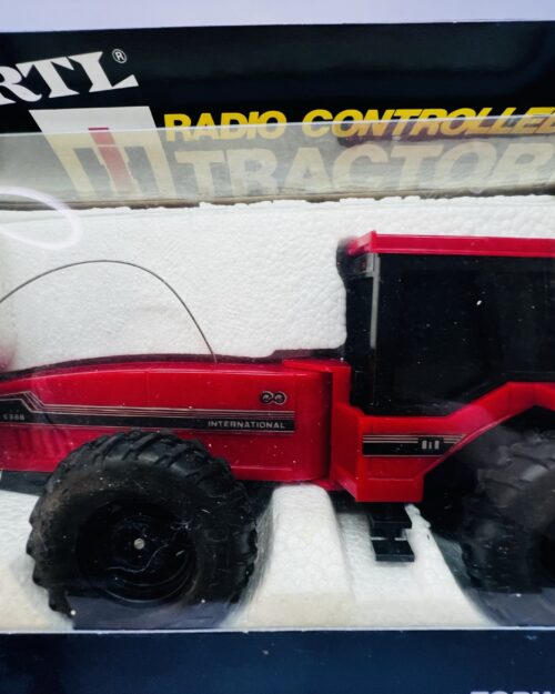 International Harvester 2+2 (2 + 2) 6388 Radio Controlled Tractor