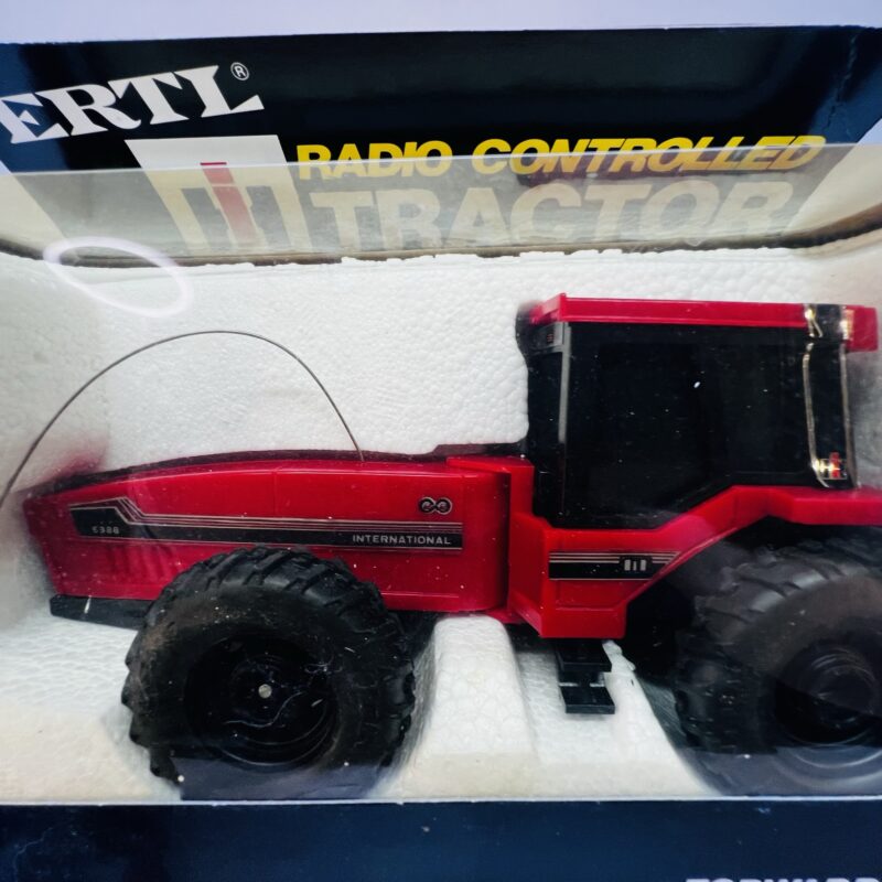 International Harvester 2+2 (2 + 2) 6388 Radio Controlled Tractor