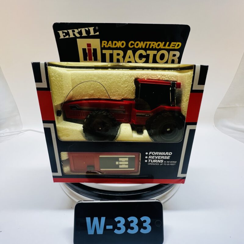 International Harvester 2+2 (2 + 2) 6388 Radio Controlled Tractor - Image 2