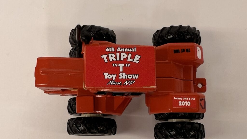 1/64 TTT TOY SHOW TENTH ANNUAL TRIPLE T VERSATILE 575 TRACTOR - Image 6