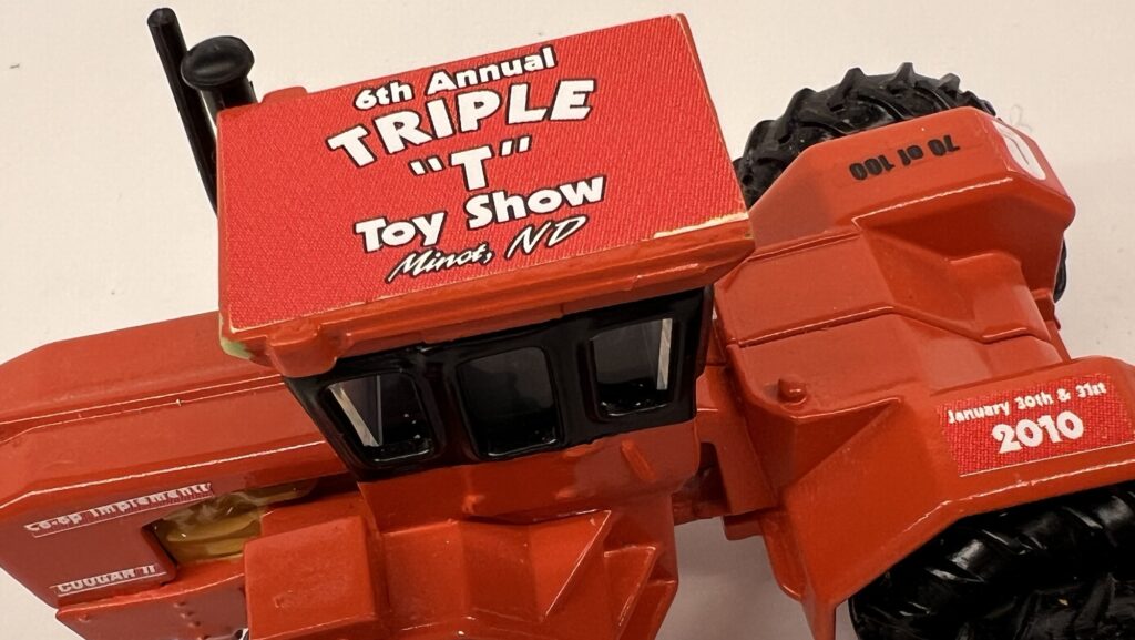 1/64 TTT TOY SHOW TENTH ANNUAL TRIPLE T VERSATILE 575 TRACTOR - Image 2