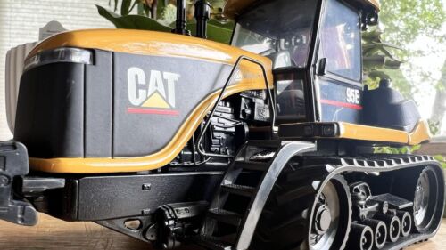 1/32 Cat Challenger 95E Toy Tractor, 1998 Farm Show Edition Caterpillar AGCO