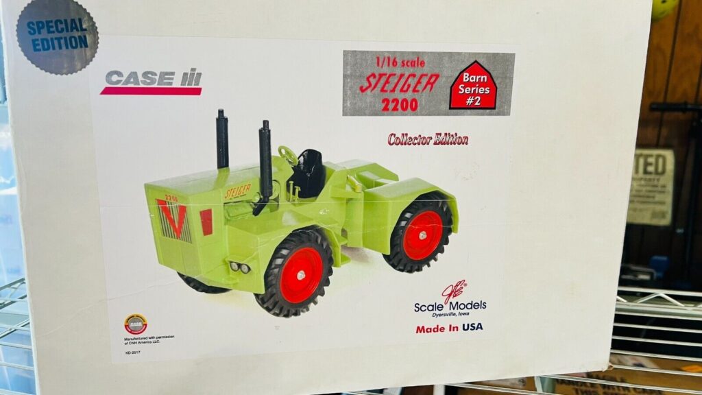 1/16 Steiger 2200 Barn Series #2 4WD Tractor, June 2004 w/box - Image 2