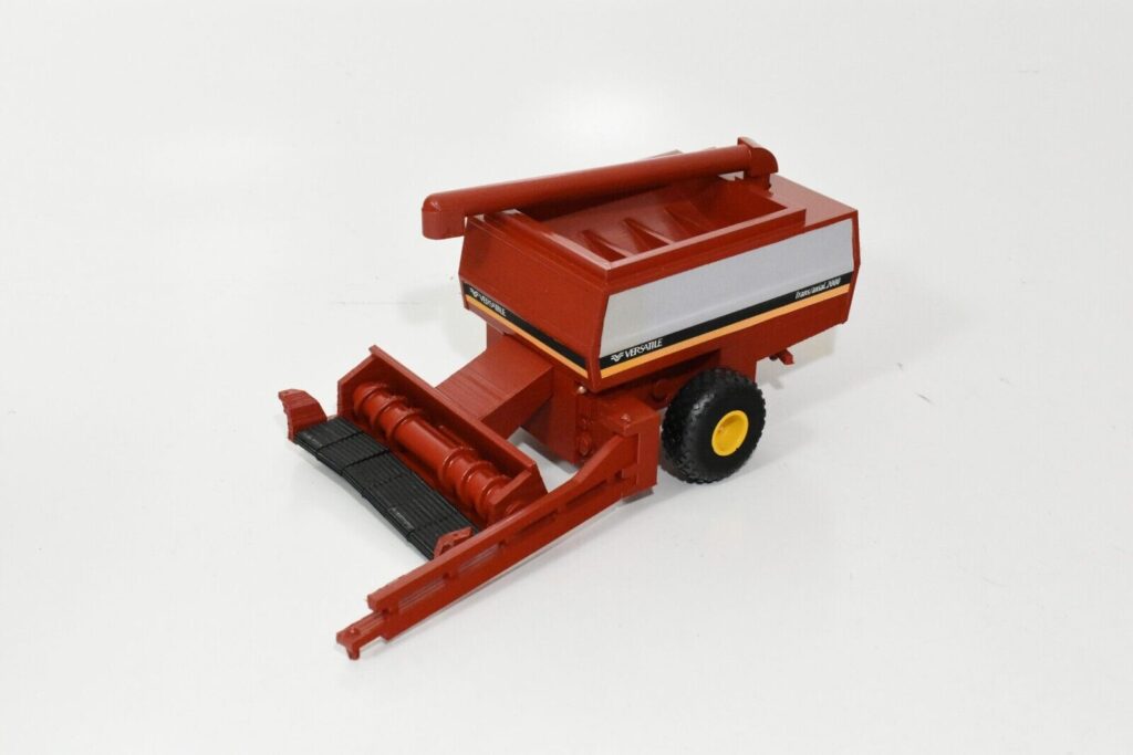 1/32 Versatile 2000 Trans-Axial Combine | Hard to find | Steiger Case IH Deere - Image 2