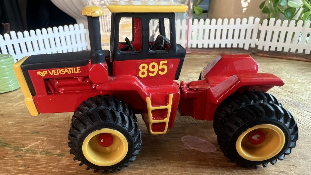 Versatile 895 Butcher's Toys MI 1990 - Image 4