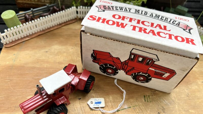 1/64 INTERNATIONAL 4366 ST LOUIS TOY SHOW TRACTOR - Image 19