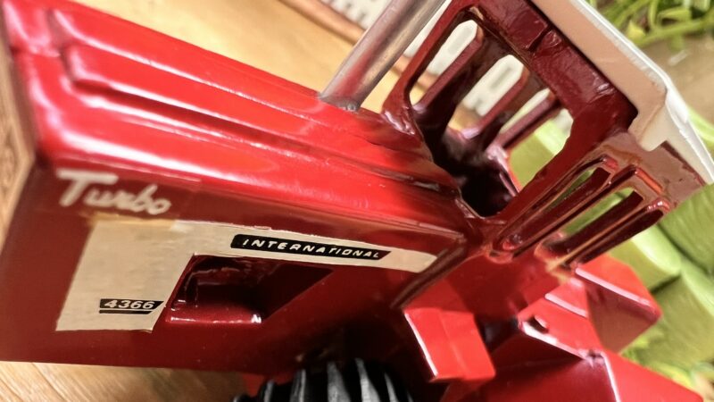 1/64 INTERNATIONAL 4366 ST LOUIS TOY SHOW TRACTOR - Image 12