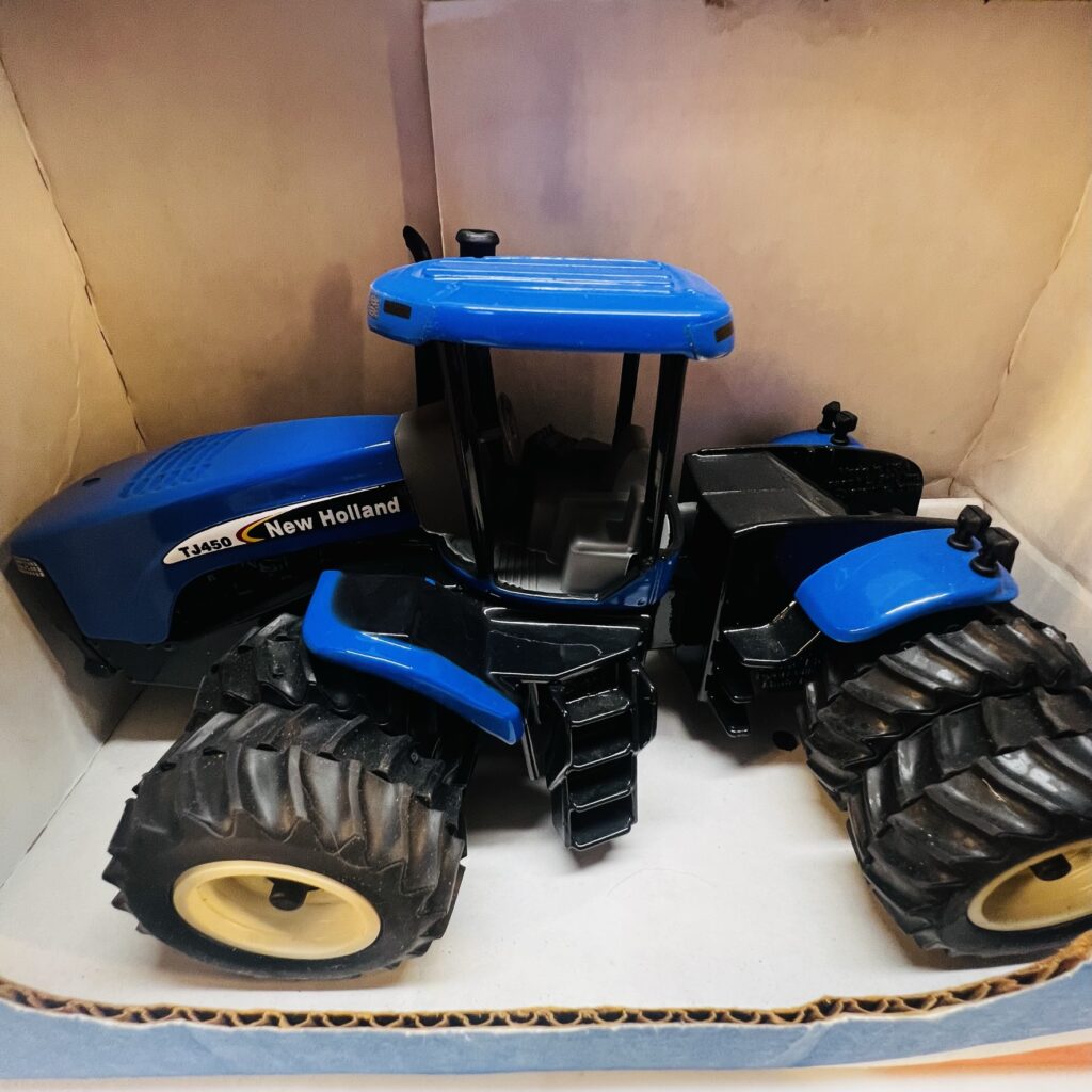 New Holland TJ450, Special Edition, the 'Joseph L. Ertl Scale Models' edition, float duals - Image 3