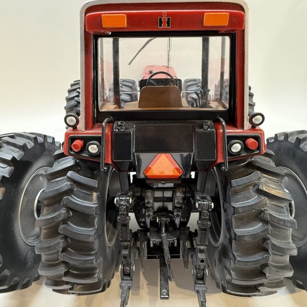 International Harvester 2+2 7288 w/ Row Crop Duals - Image 3