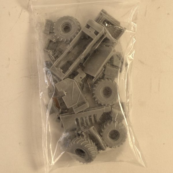 1/72 Raba-Steiger 250 w/ Duals Resin Model Tractor Kit - Image 4