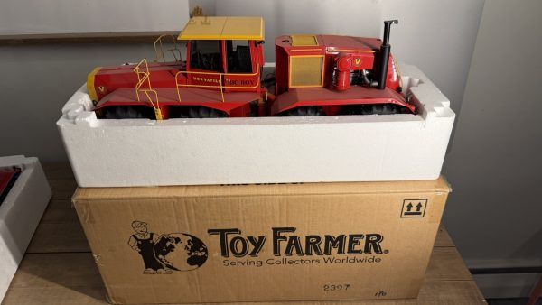 RARE! 1/16 Versatile Big Roy 1080 Tractor Set | Toy Farmer - Image 3