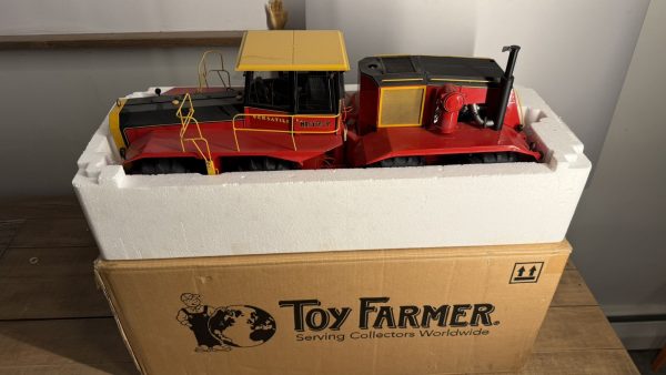 RARE! 1/16 Versatile Big Roy 1080 Tractor Set | Toy Farmer - Image 4