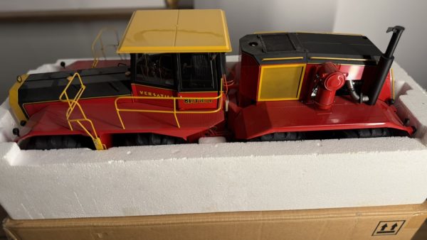 RARE! 1/16 Versatile Big Roy 1080 Tractor Set | Toy Farmer - Image 6